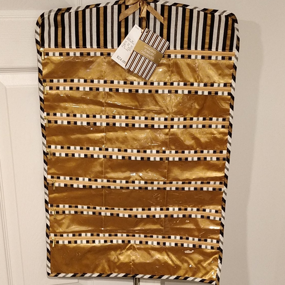 Hanging jewelry organizer